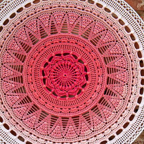Háčkovaná mandala Rosetta