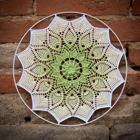 Háčkovaná mandala Alwira